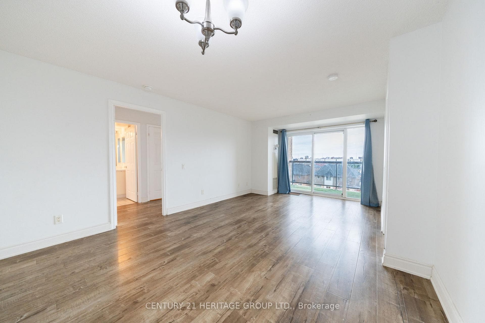 8 Mondeo Drive Unit 415 photo 13