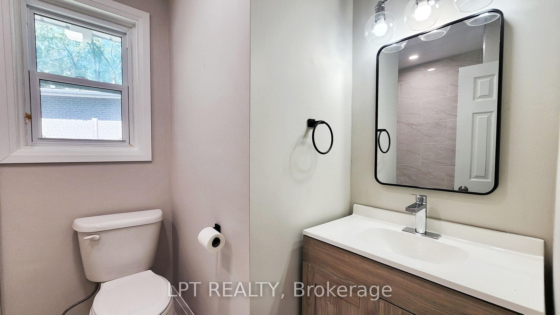 43 Newbury Drive photo 11