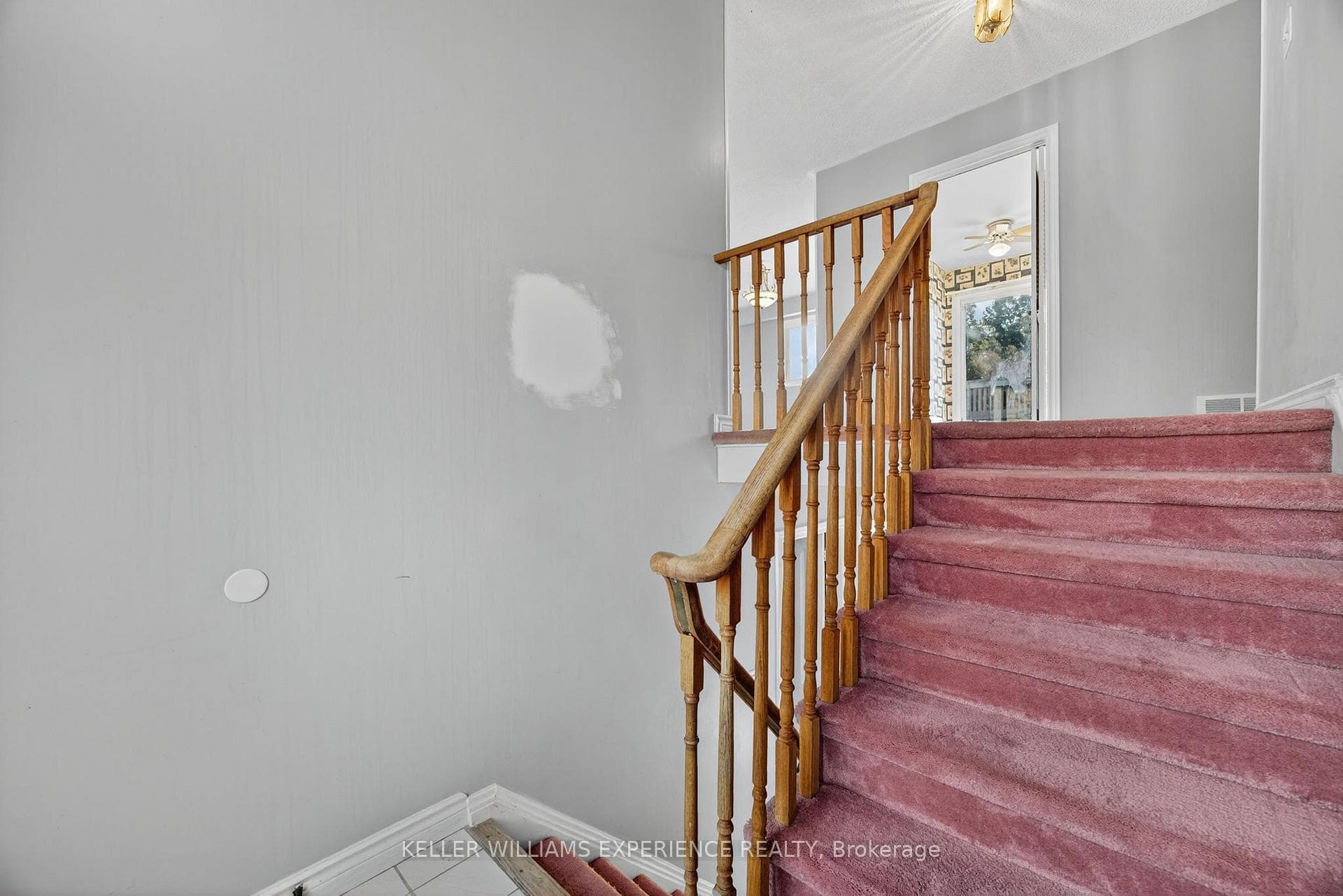 19 Debra Crescent photo 5