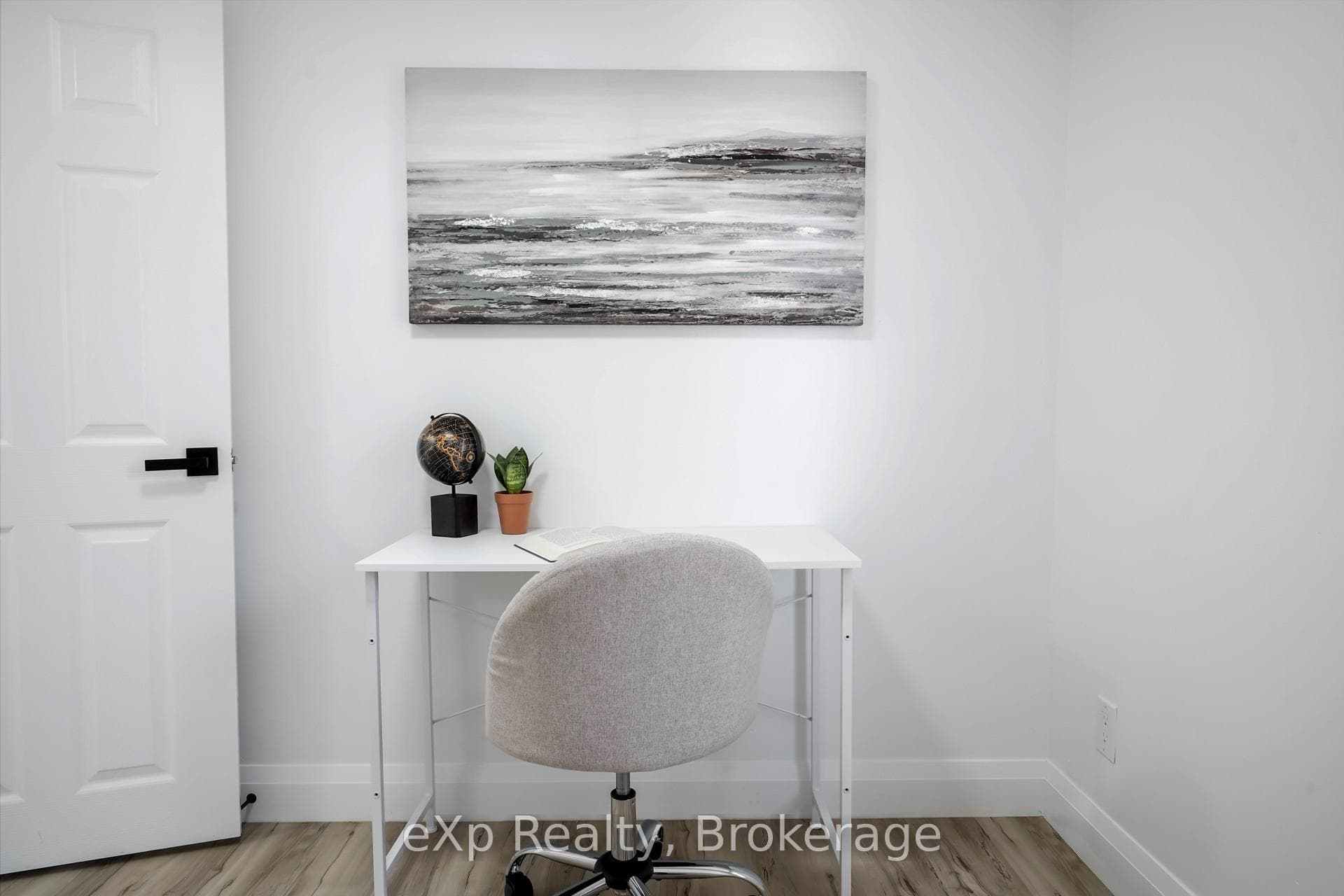 2051 Albert Street photo 33