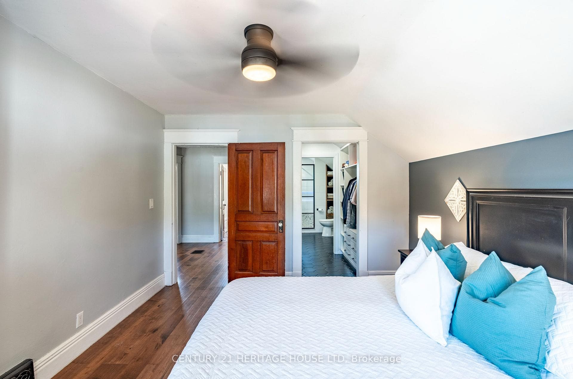 562 Laurel Street photo 25