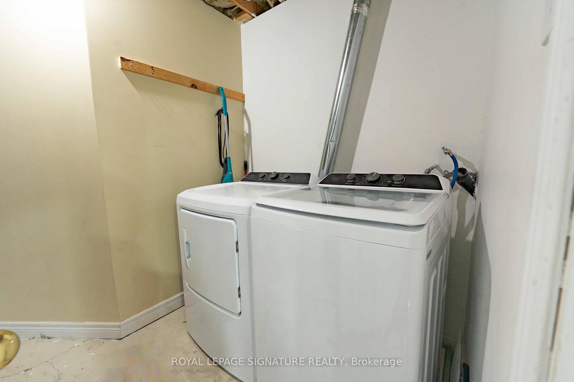 4742 Creditview Road photo 18