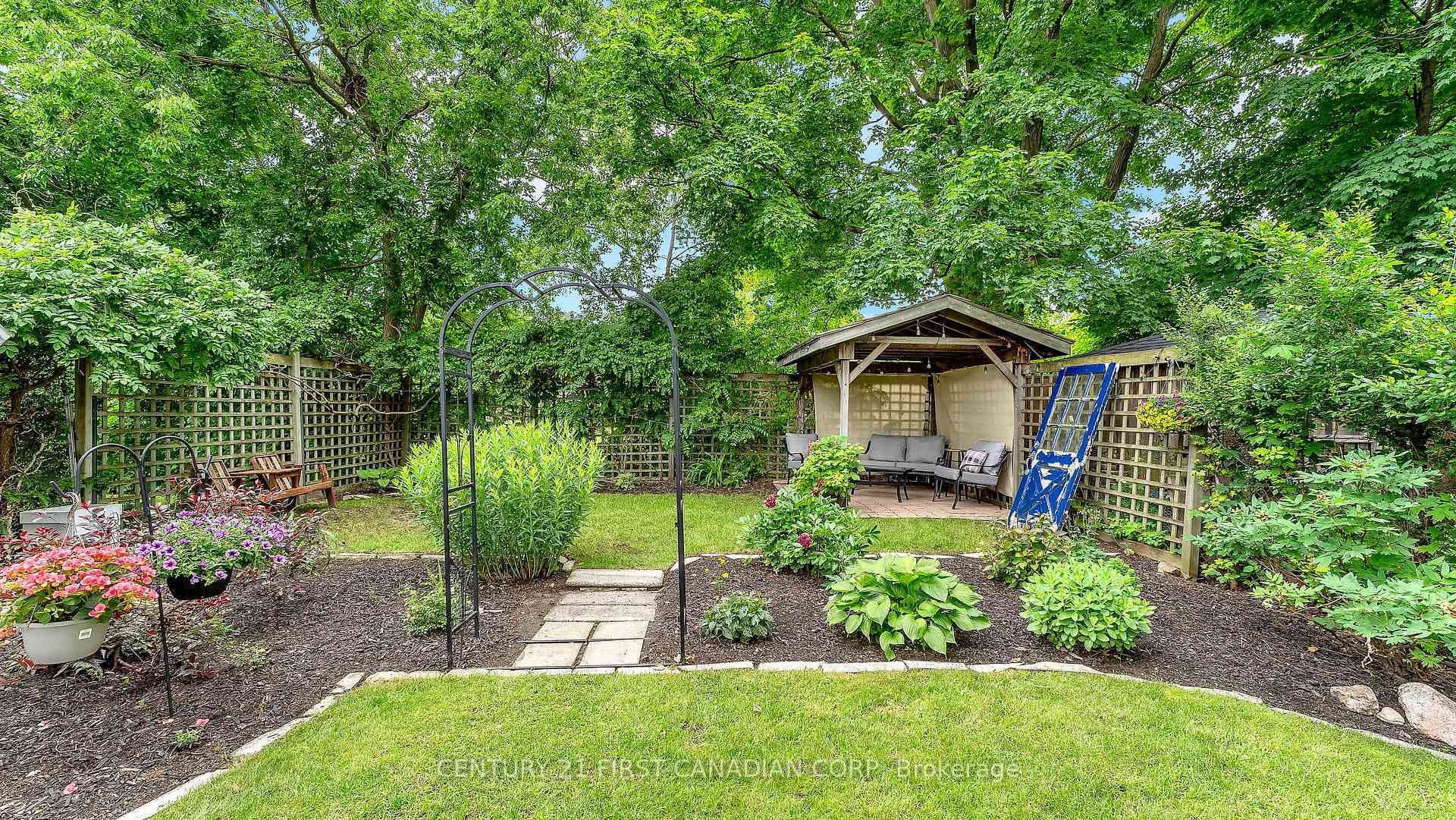 134 Elliott Street photo 24