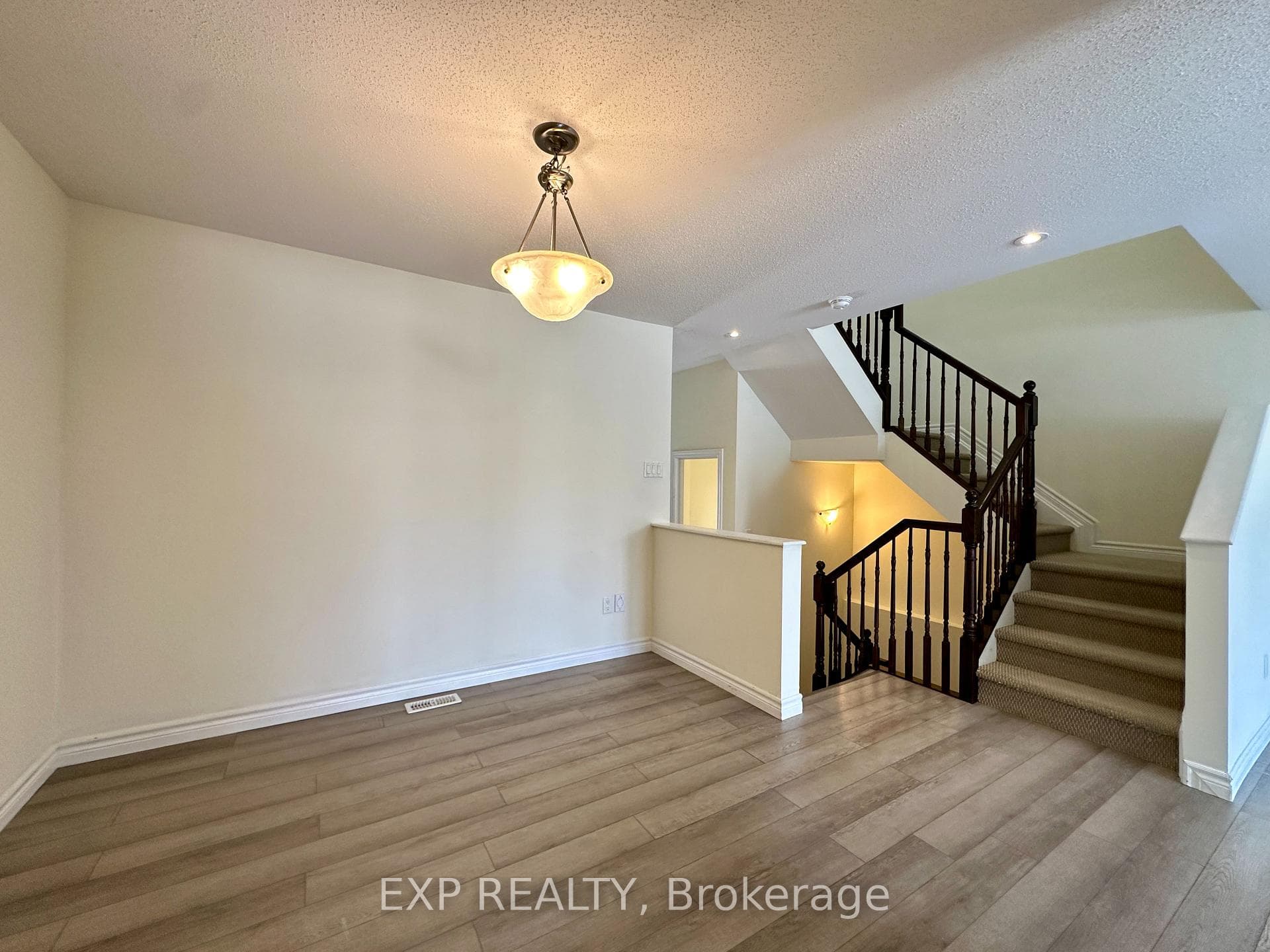 3353 Woodroffe Avenue photo 7