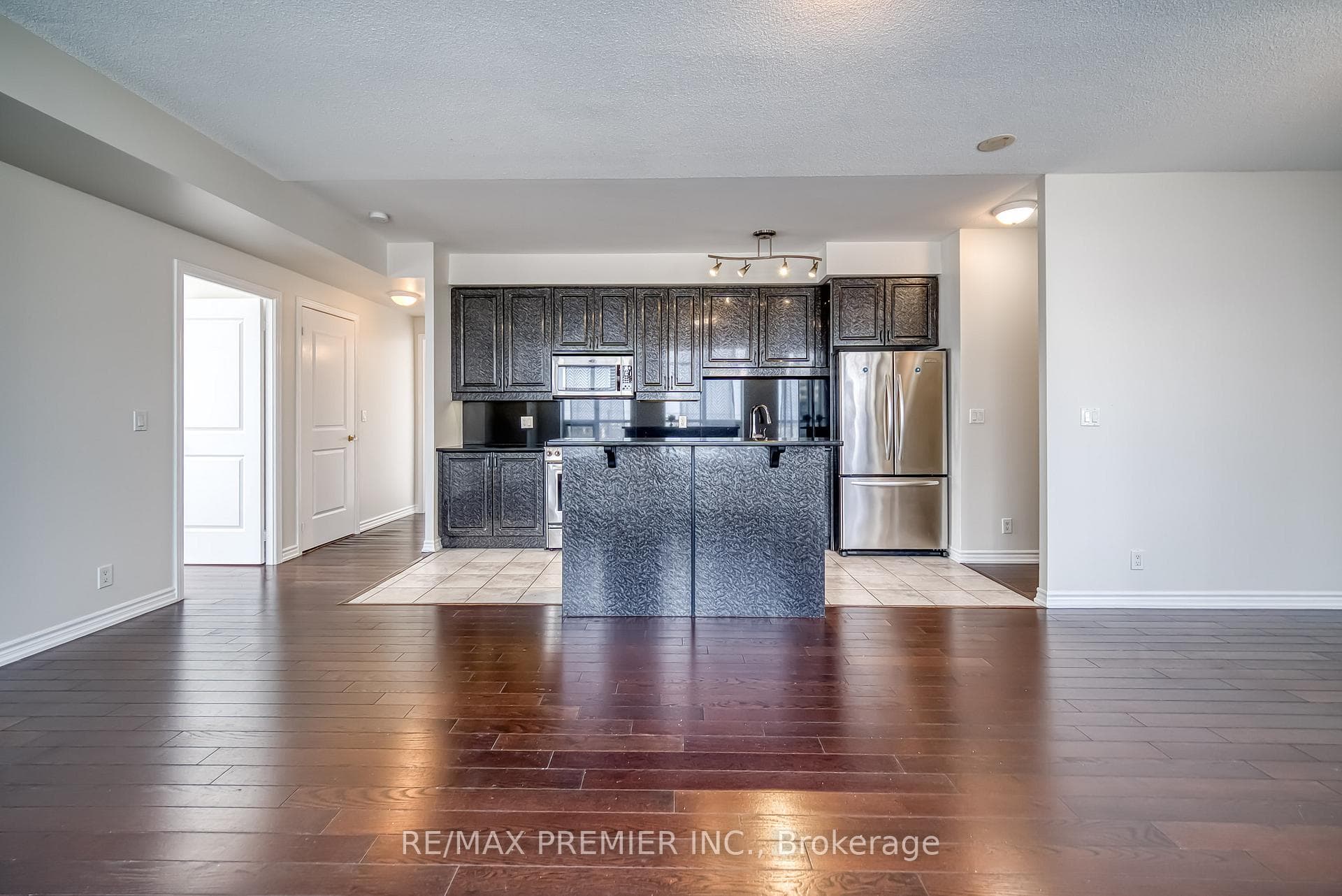 9225 Jane Street Unit 614 photo 9