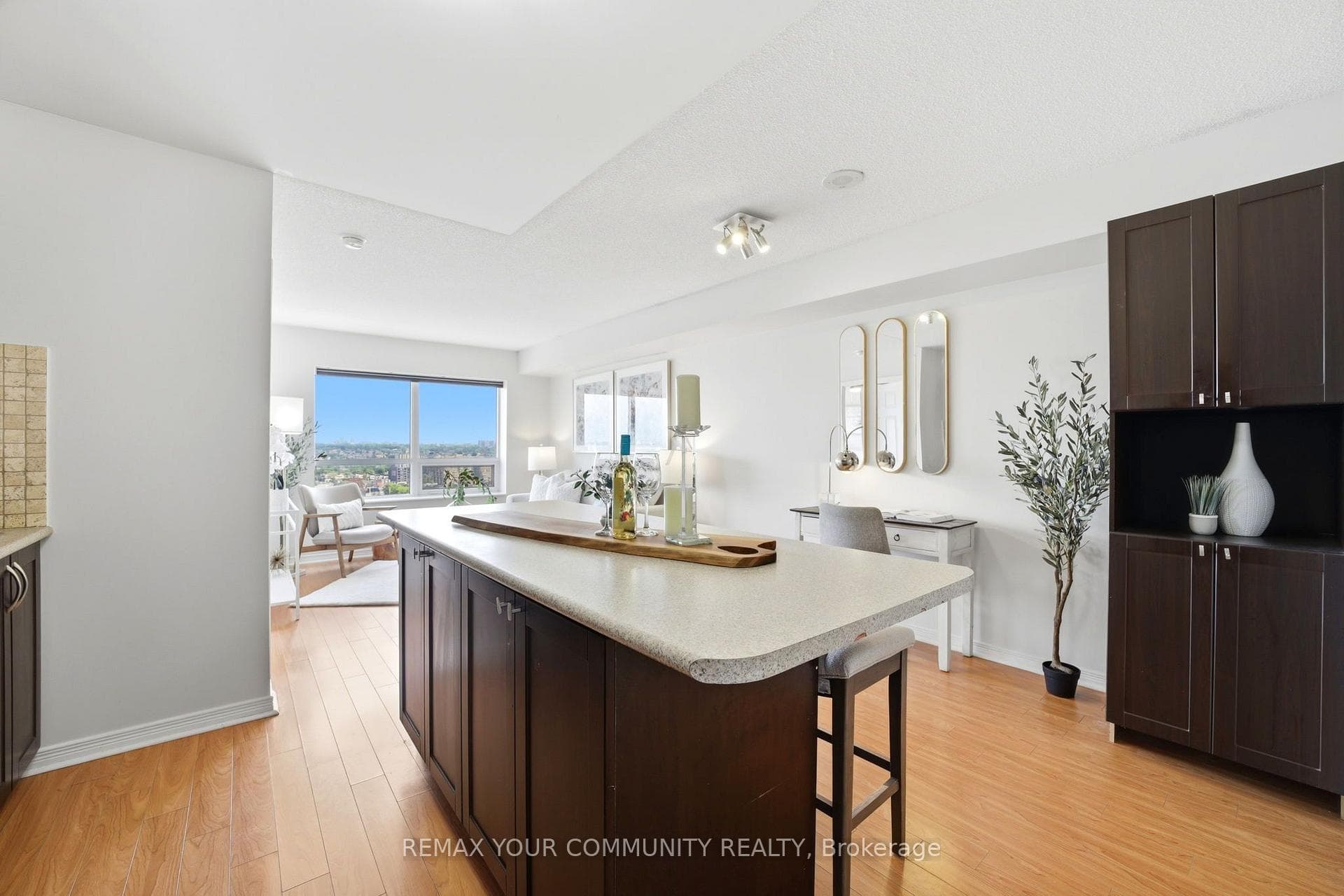 60 Heintzman Street Unit 2102 photo 13