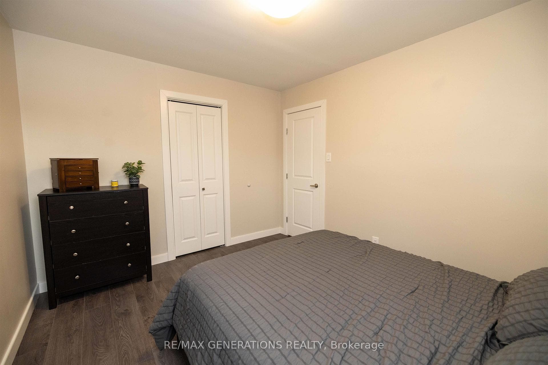228 Christina Street photo 11