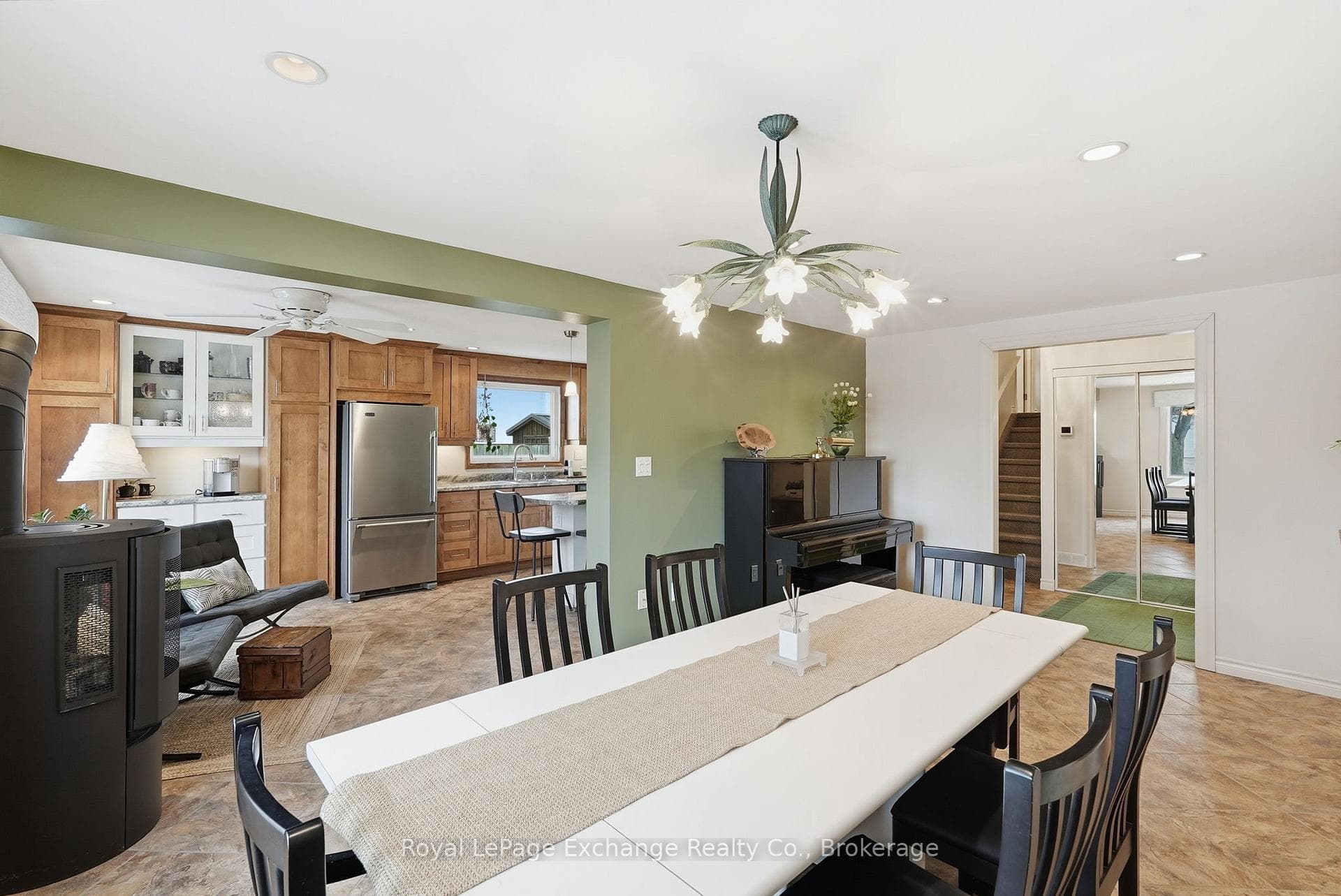 446 Highland Drive photo 10
