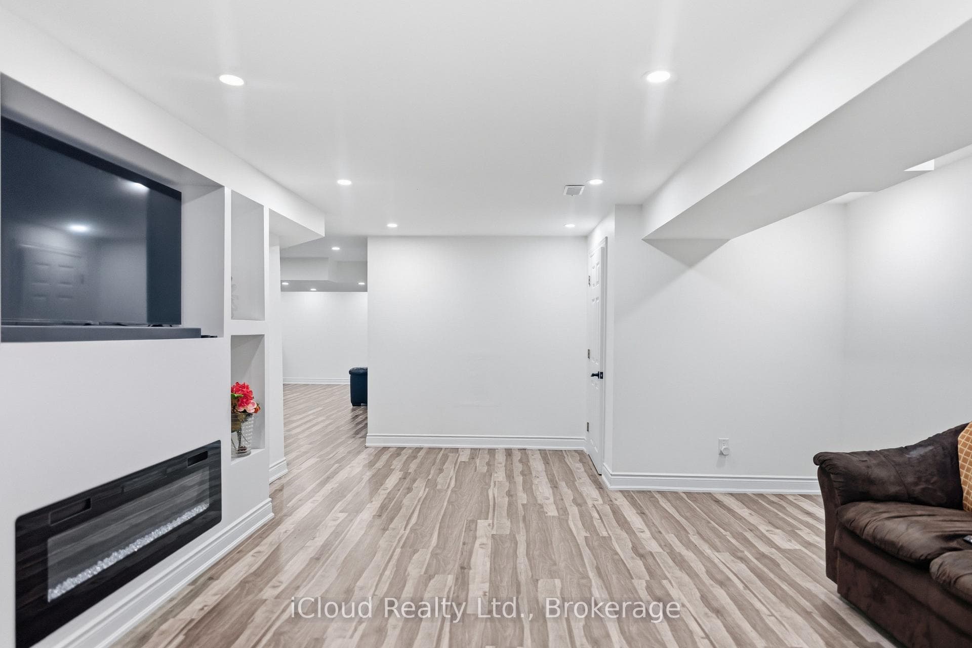 5 Leith Drive photo 40