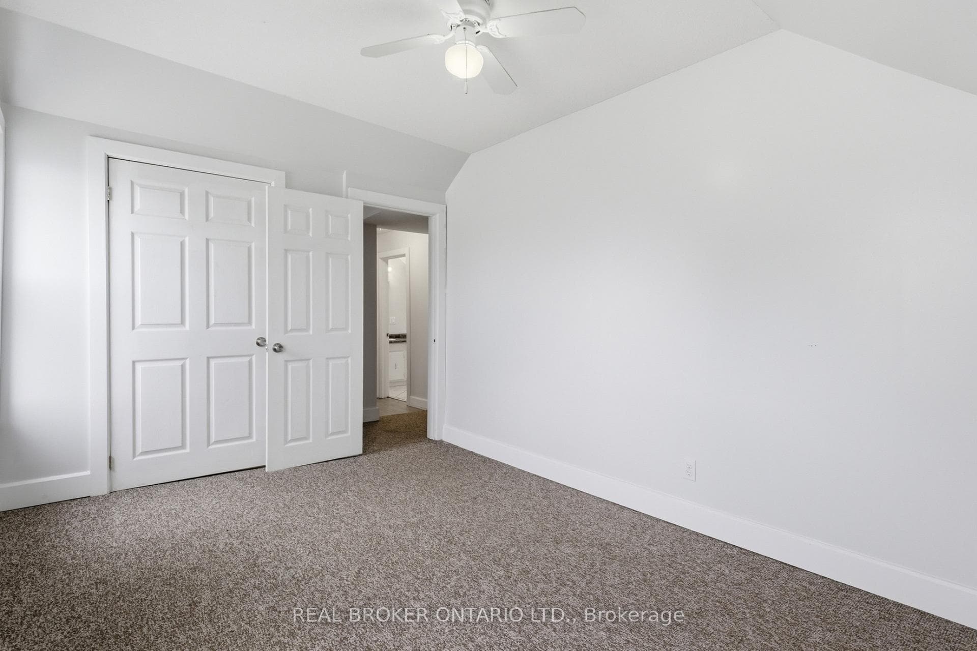 368 Wellington Avenue photo 25