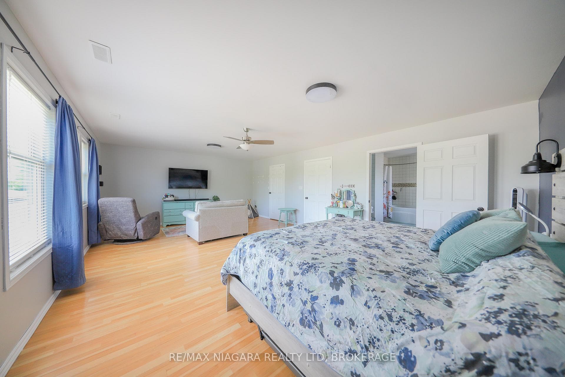 18 Roxborough Court photo 20