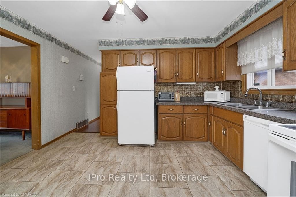 134 BRANT Avenue photo 11