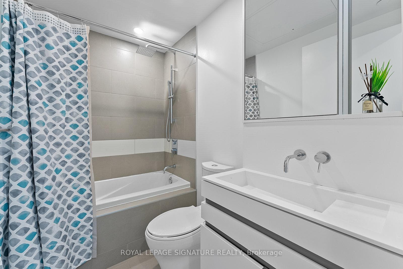 197 Yonge Street Unit 2401 photo 23