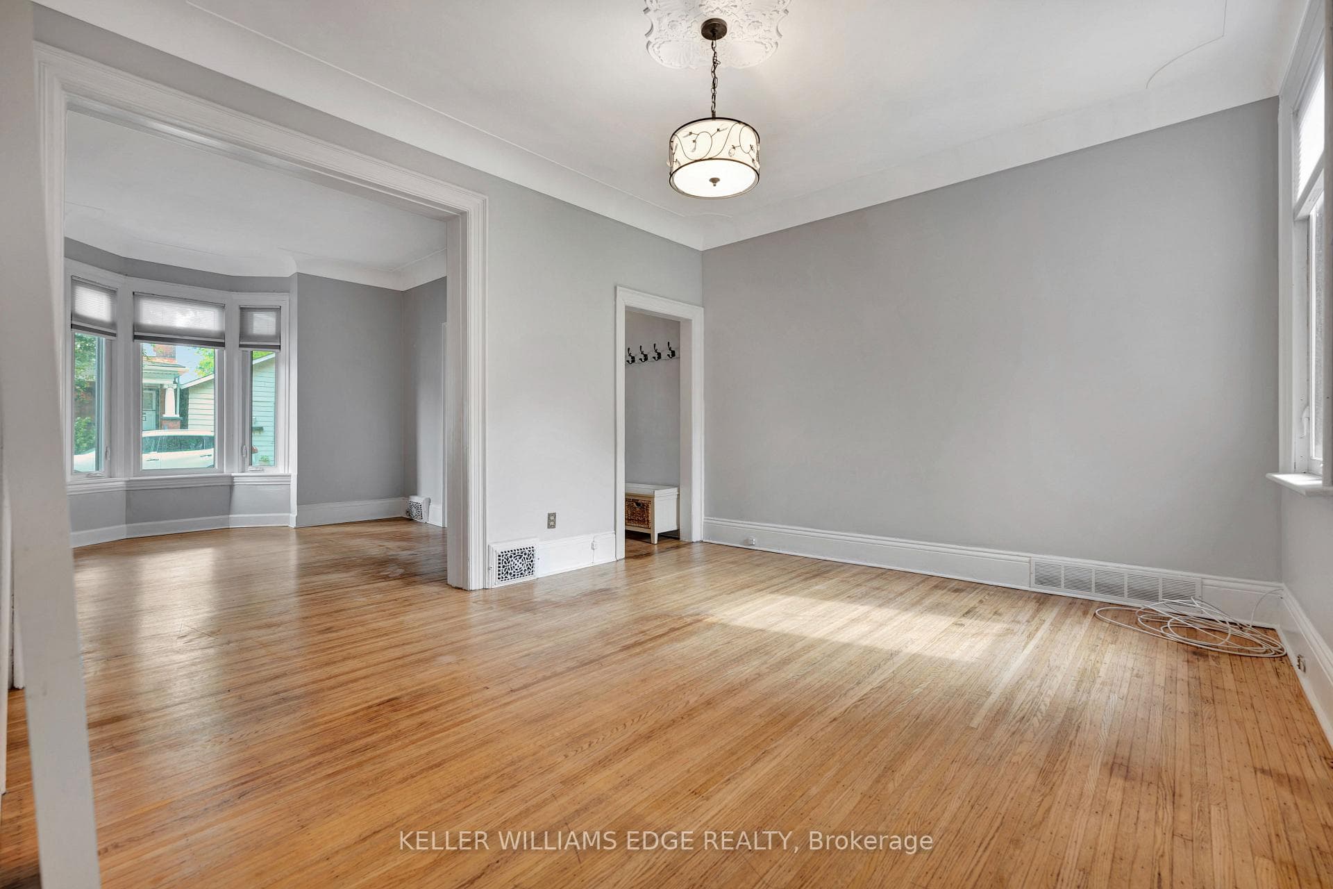 120 Emerald Street photo 9