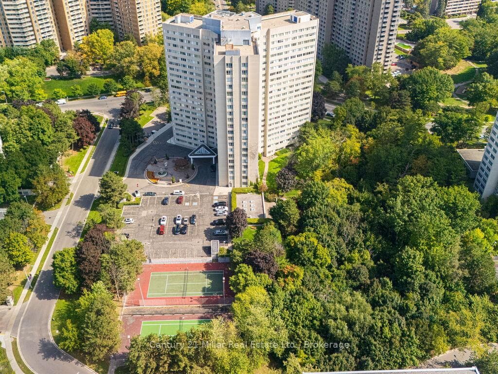 3695 Kaneff Crescent Unit #606 photo 31