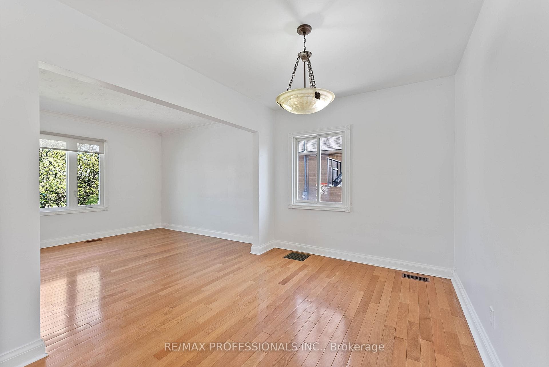 46 Stock Avenue photo 9