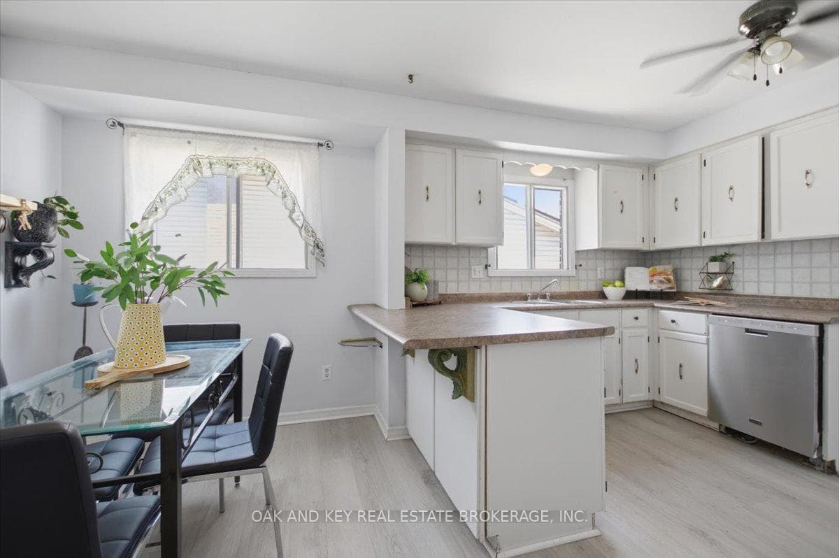 Eat-in Kitchen