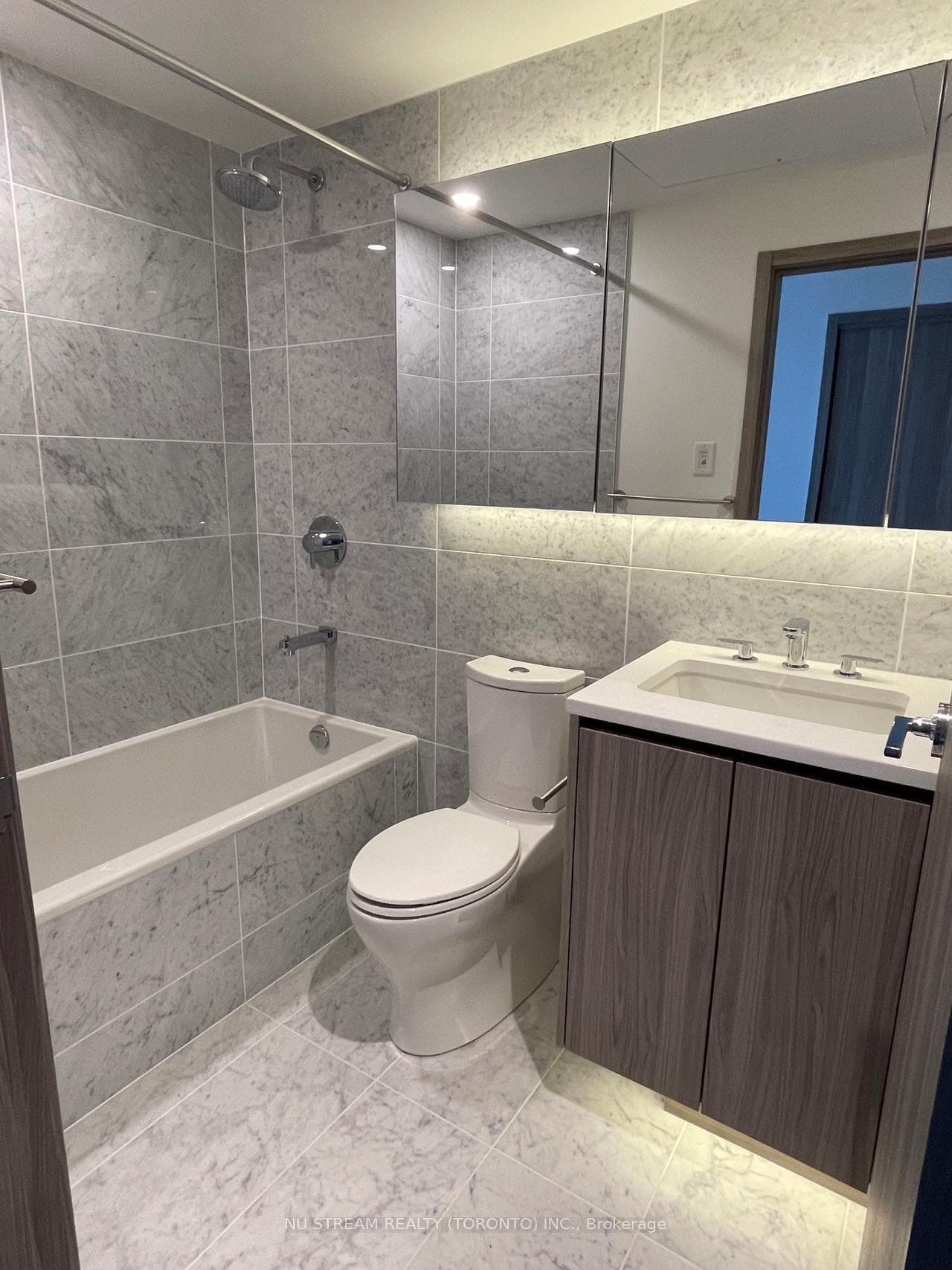 85 Mcmahon Drive Unit 1210 photo 10