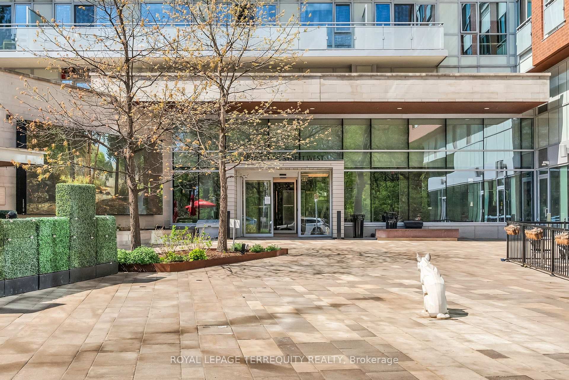 1830 Bloor Street Unit 701 photo 2