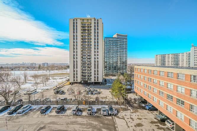 1415 Lawrence Avenue Unit 519 photo 34