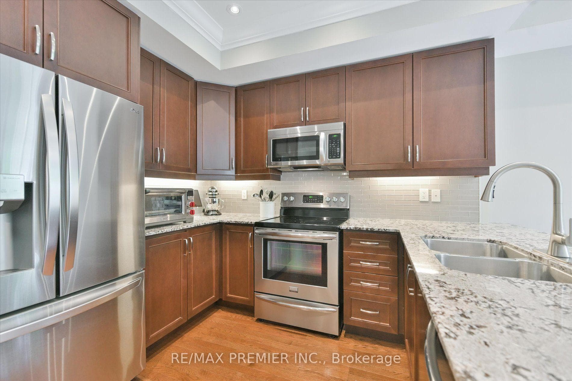 1331 Major Mackenzie Drive Unit 114 photo 6