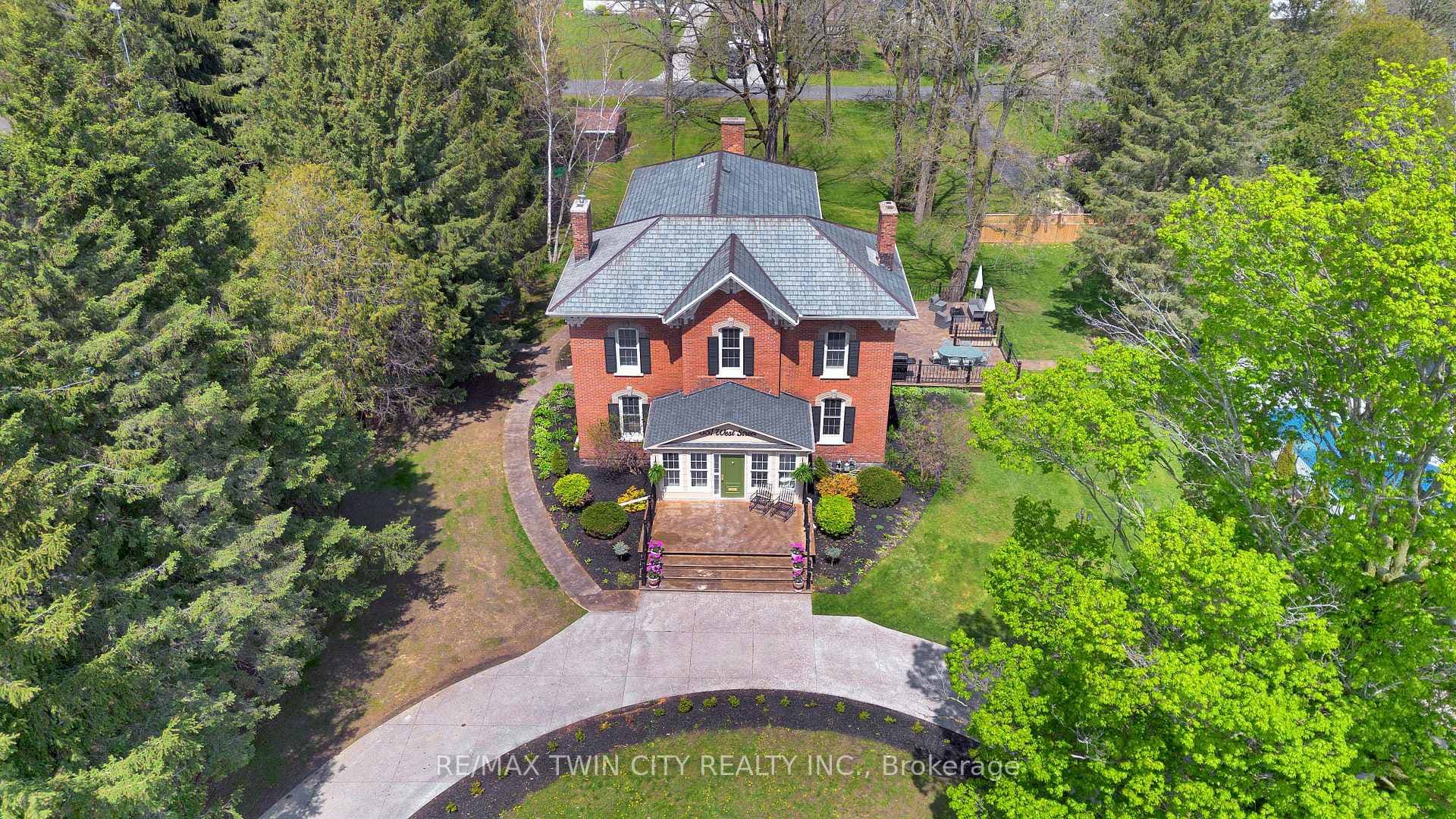 651 West Street photo 1