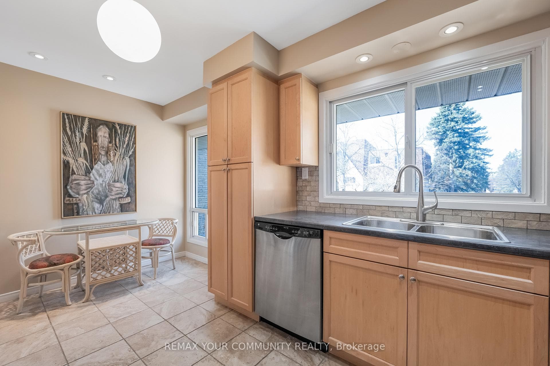 97 Poplar Crescent photo 15