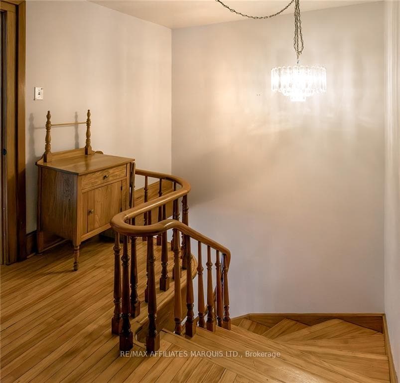 40 BRODER Crescent photo 21