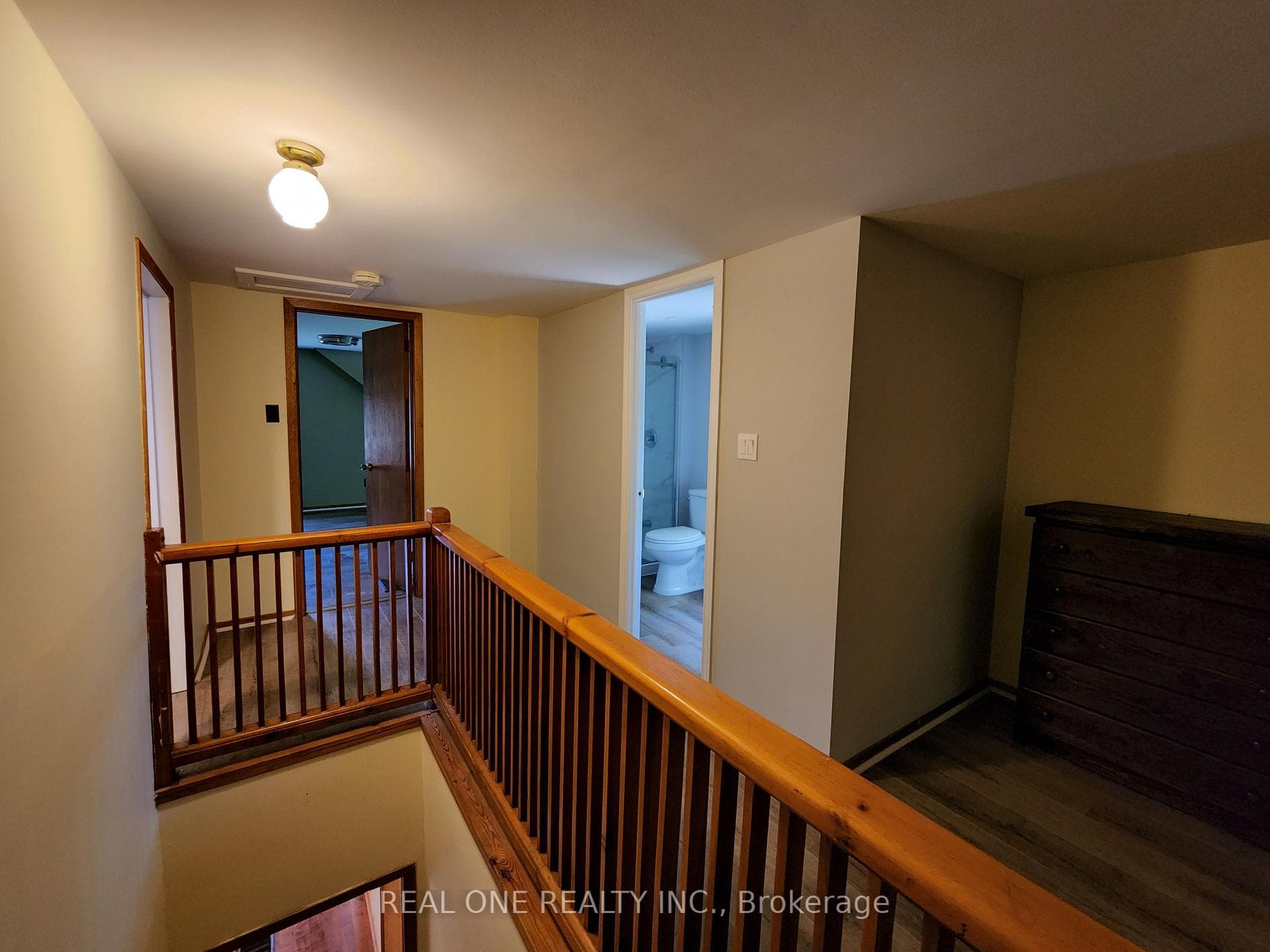 9 Erlane Avenue photo 17