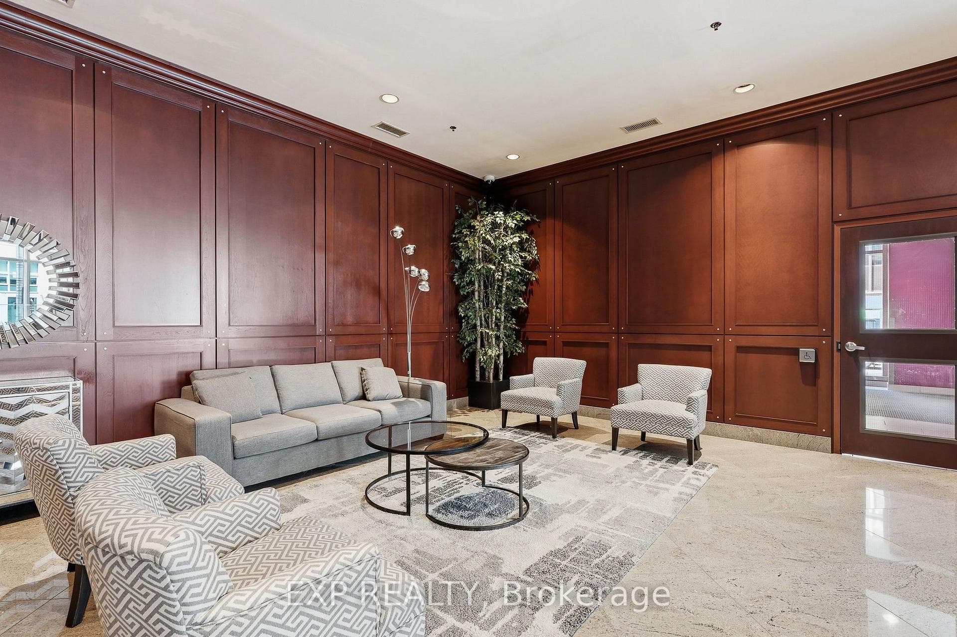 234 Rideau Street Unit 304 photo 4