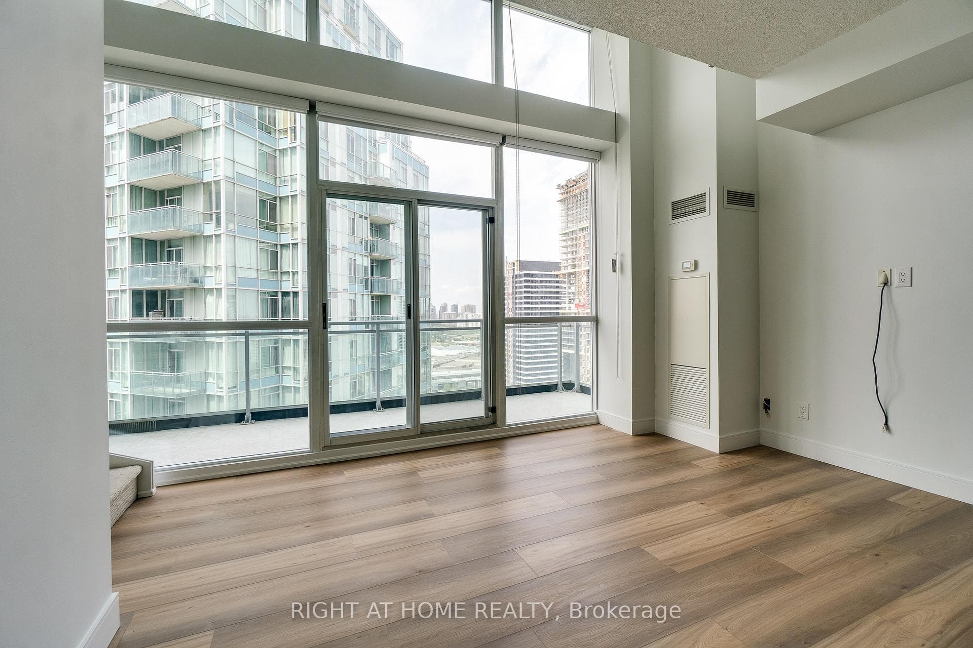 223 Webb Drive Unit 2702 photo 8