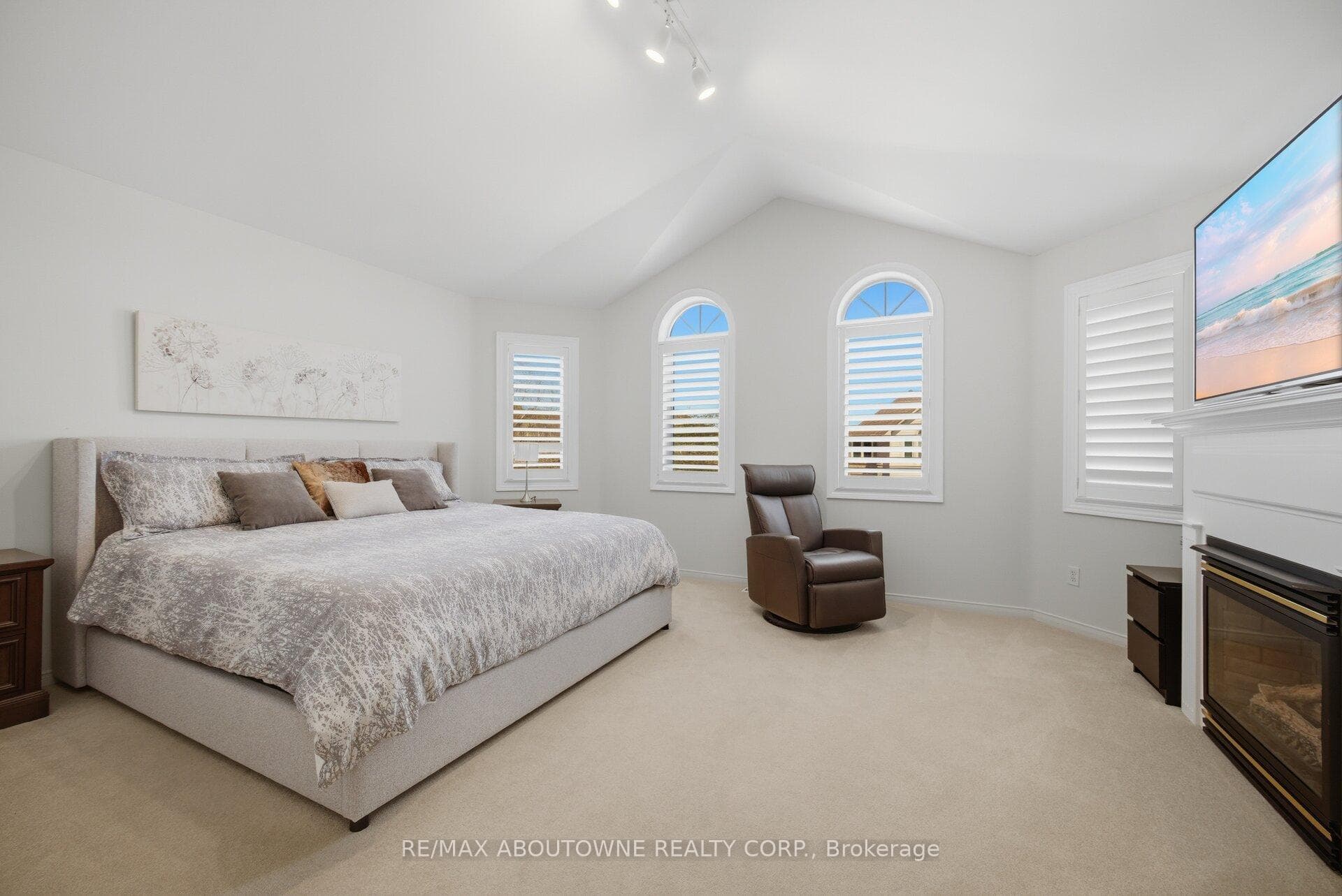 44 Banington Crescent photo 29