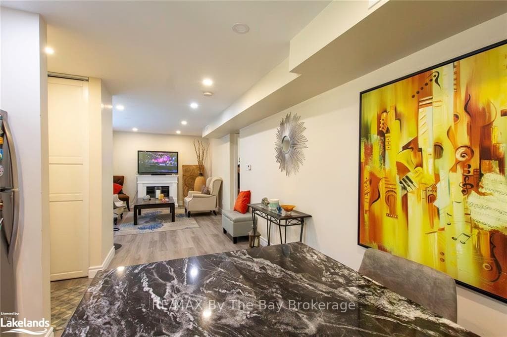 15 FOREST Avenue Unit B photo 8