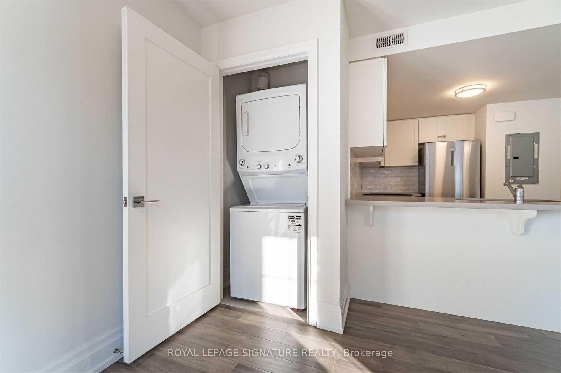 760 Lakeshore Road Unit 202 photo 8