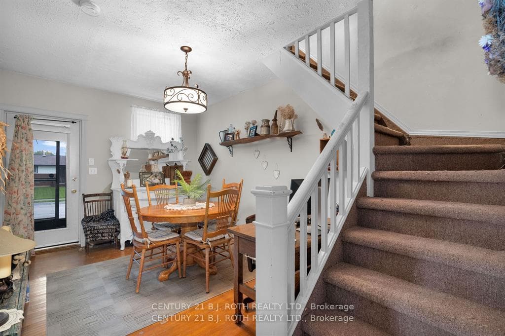 369 Mississaga Street photo 25