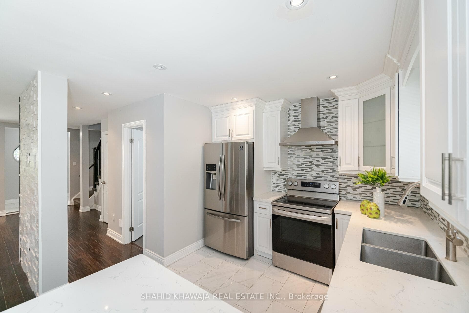 4359 Sawmill Valley Drive photo 8