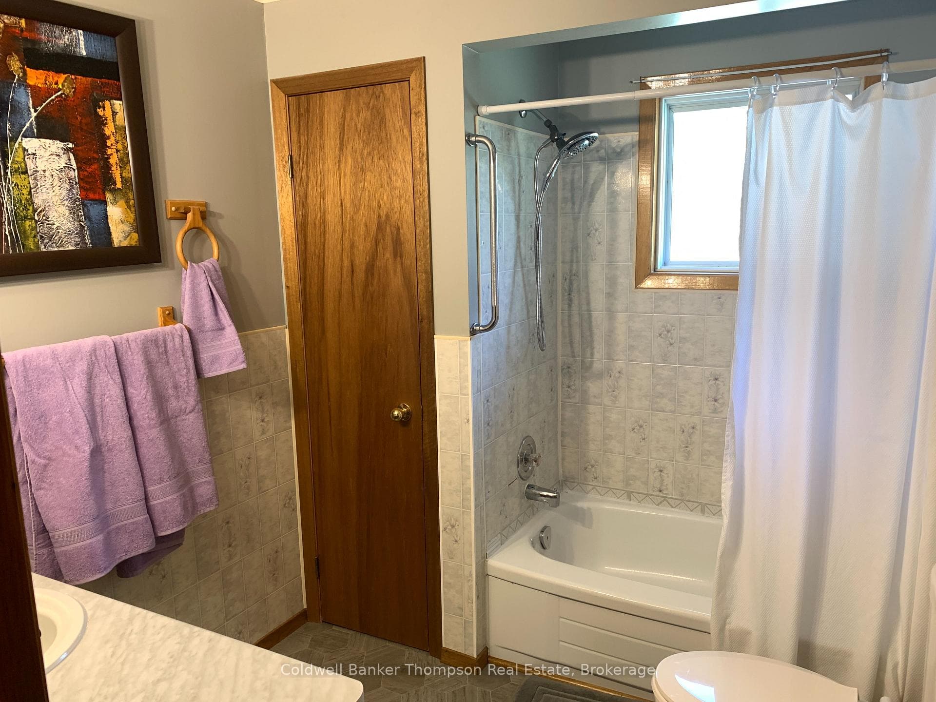 Main Floor 4 Piece Bath