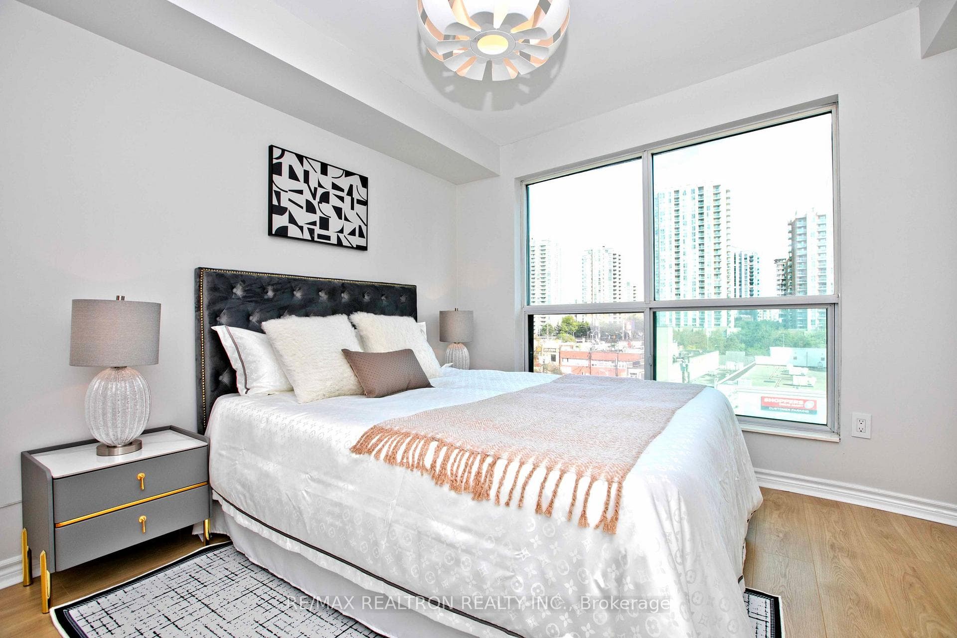 7 Lorraine Drive Unit 701 photo 14