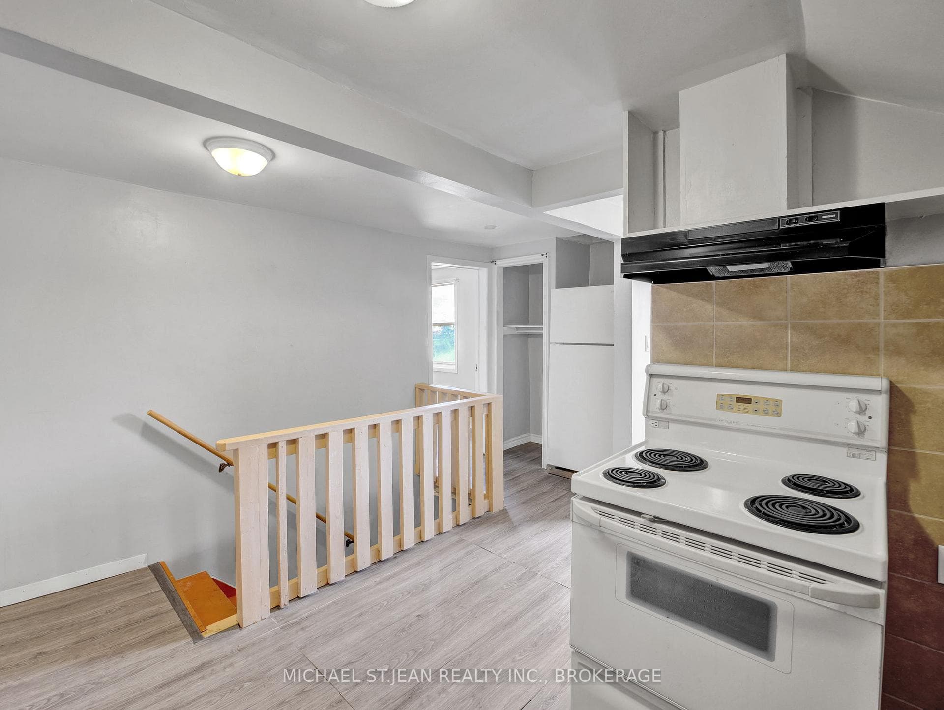 110 Emerald Street photo 27