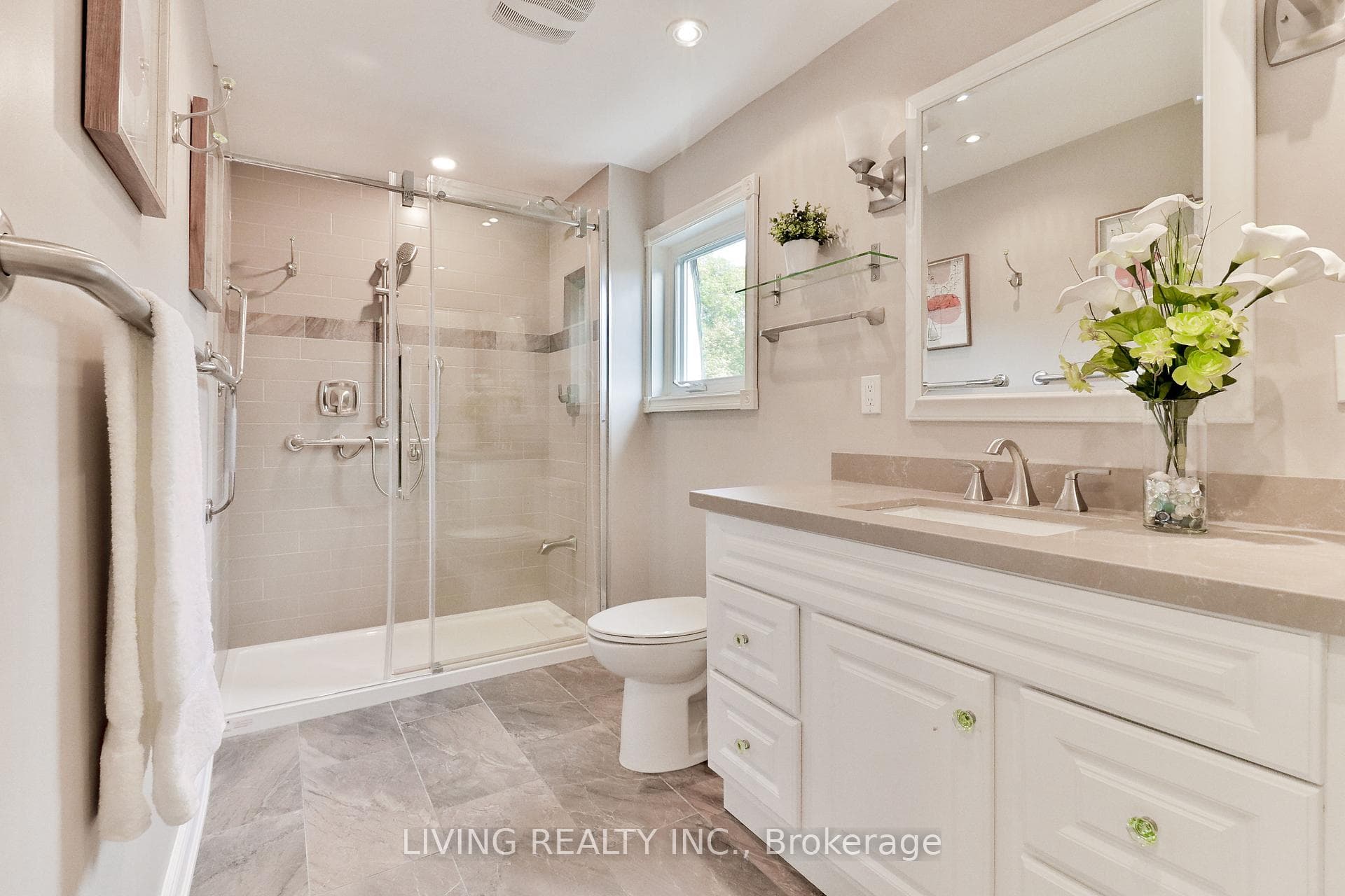 118 Loganberry Crescent photo 24