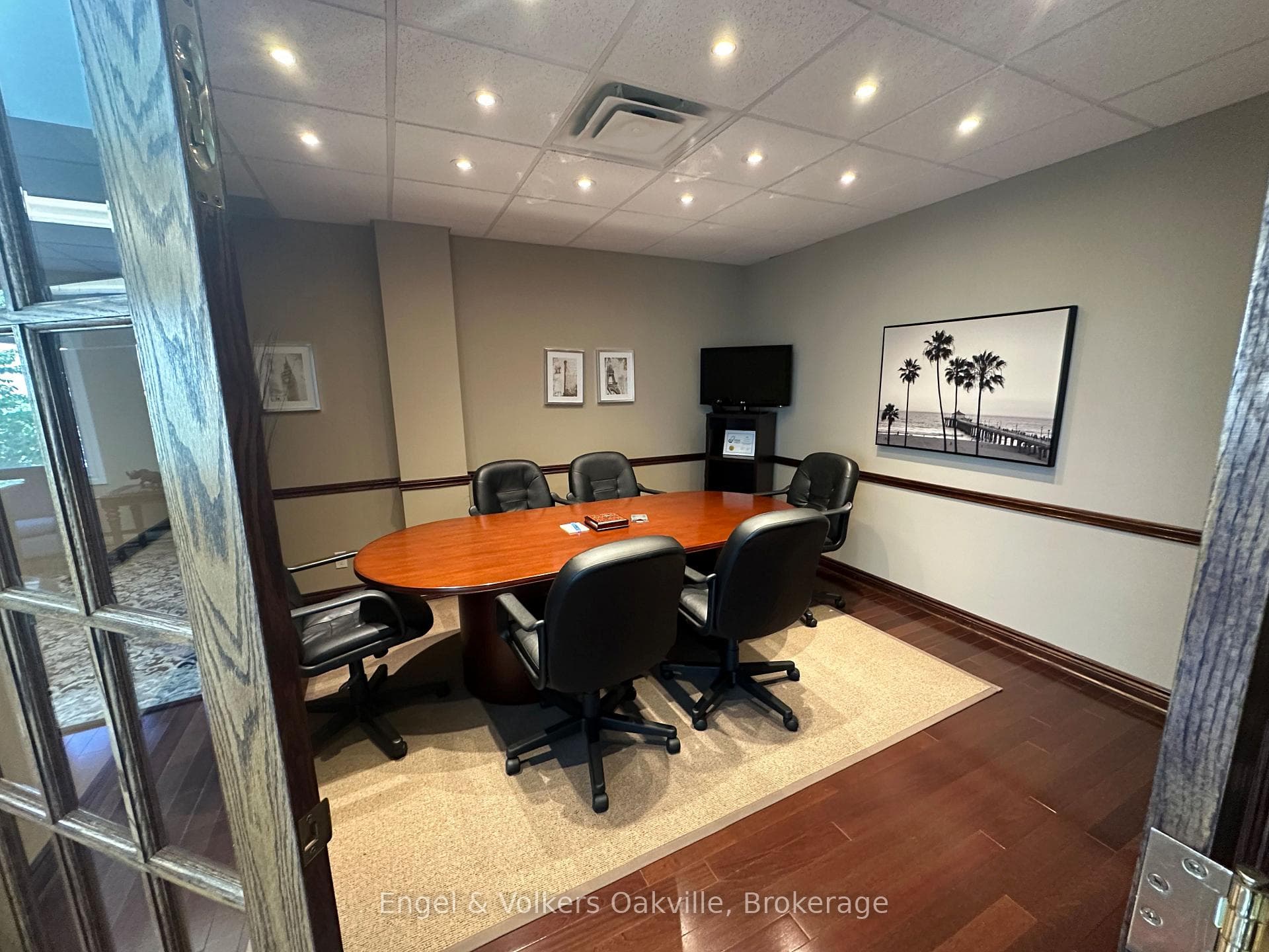 146 Lakeshore Road Unit 104 photo 9