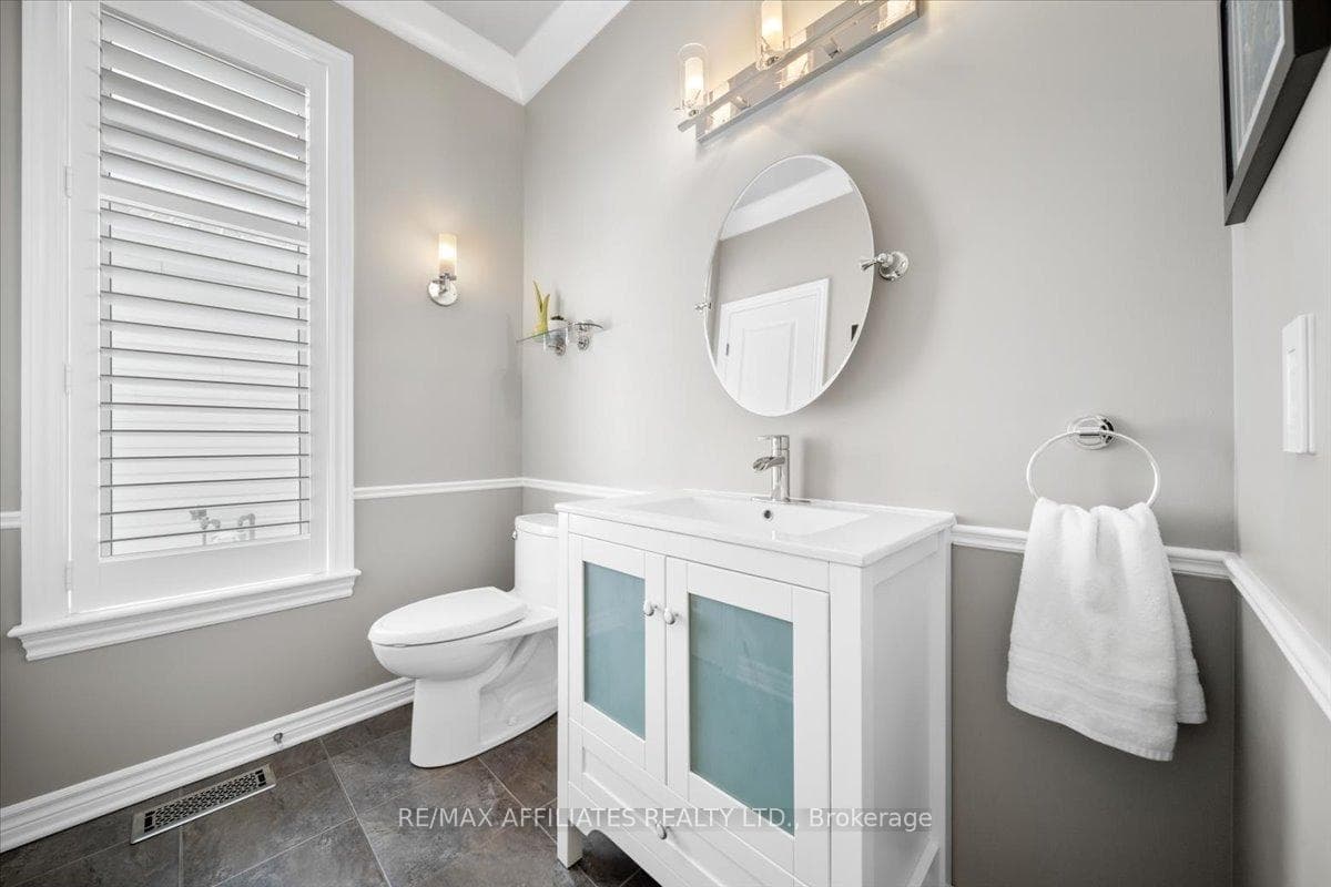 285 Chinian Street photo 4