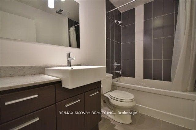 770 Bay Street Unit 1409 photo 2