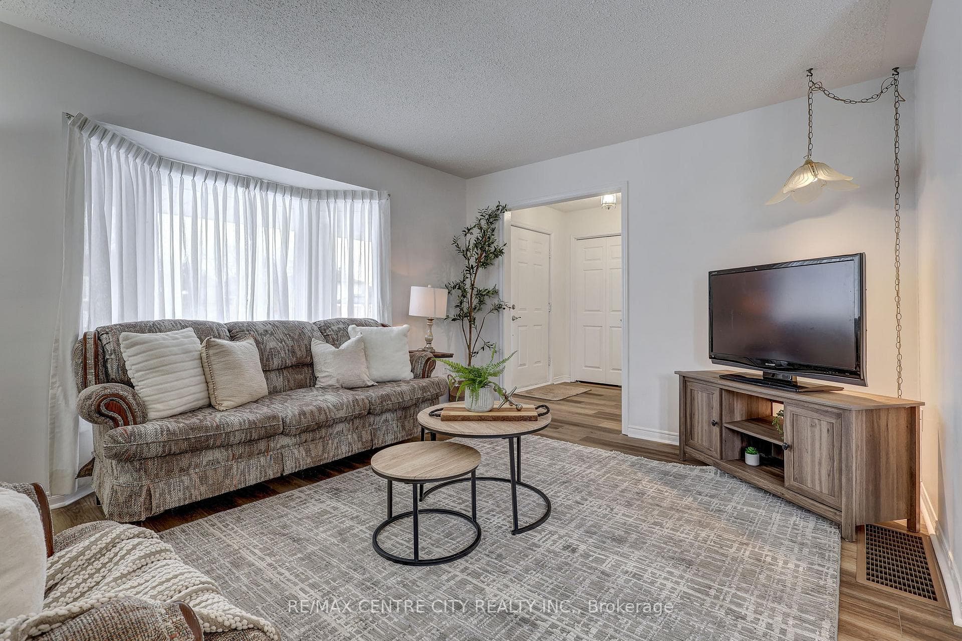 95 Dufferin Street photo 3