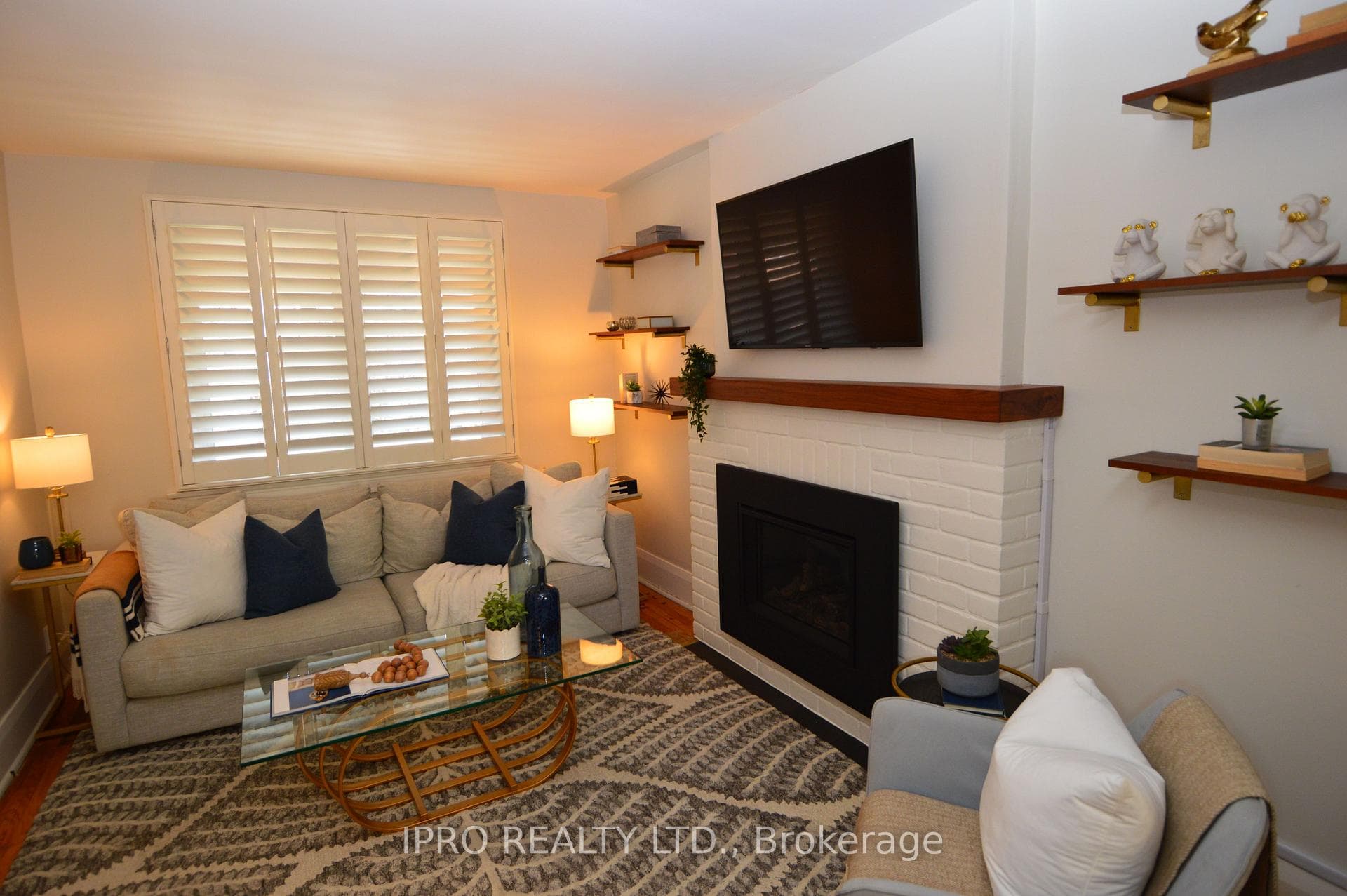 884 Davenport Road photo 3