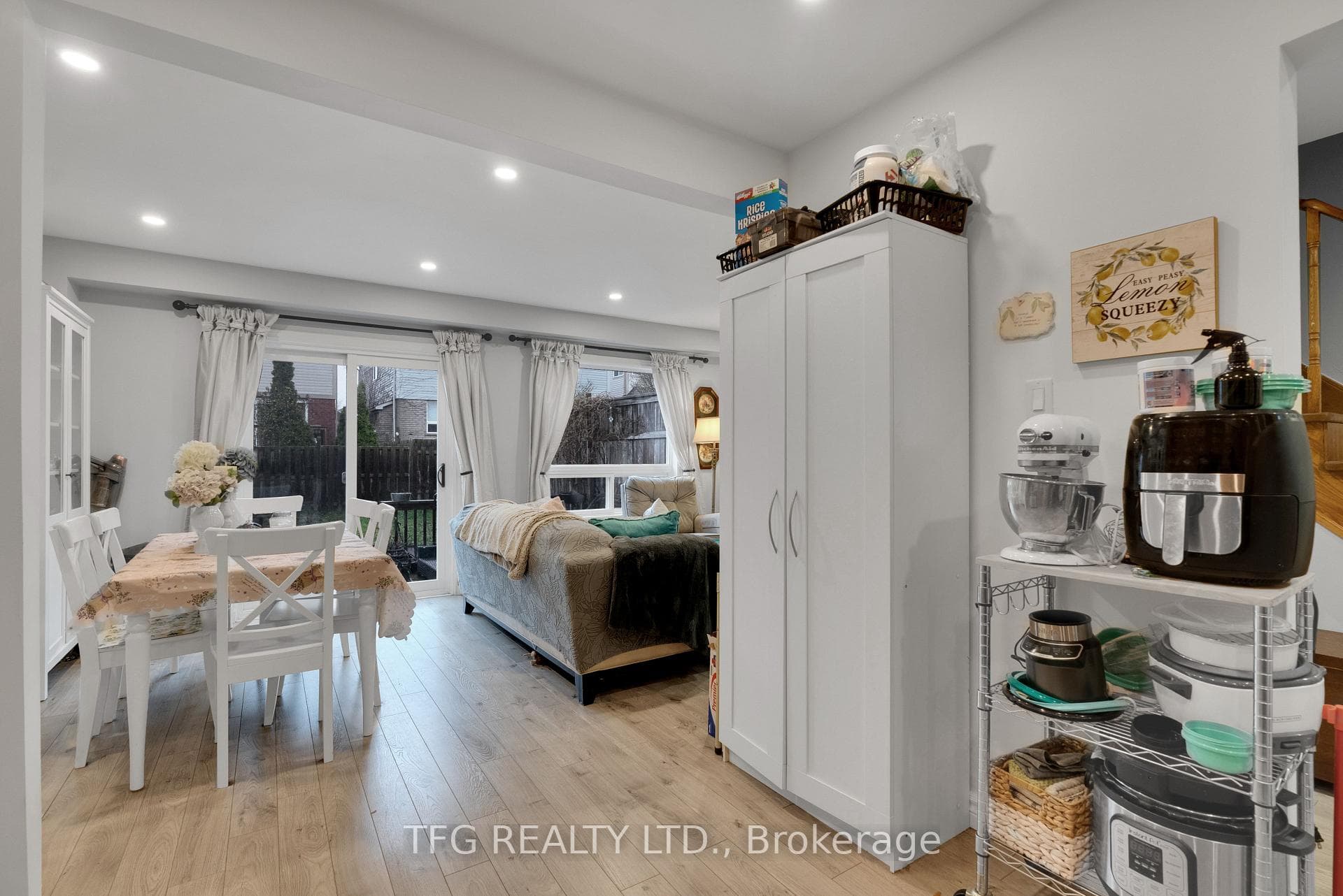 1620 Green Road photo 7