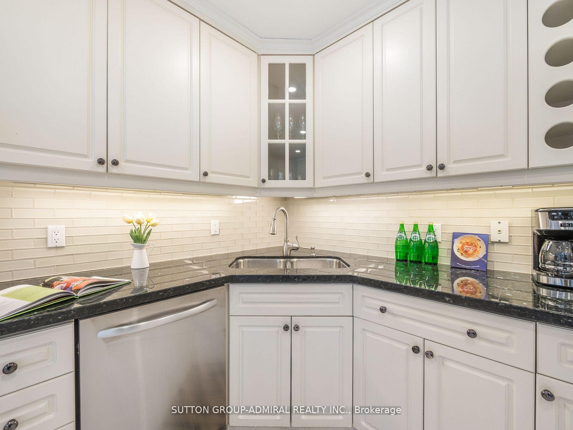 389 Davisville Avenue photo 19