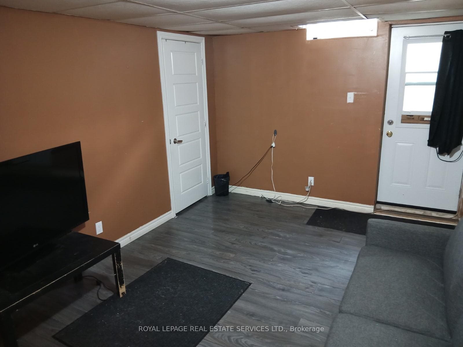 3098 Keynes Crescent photo 4
