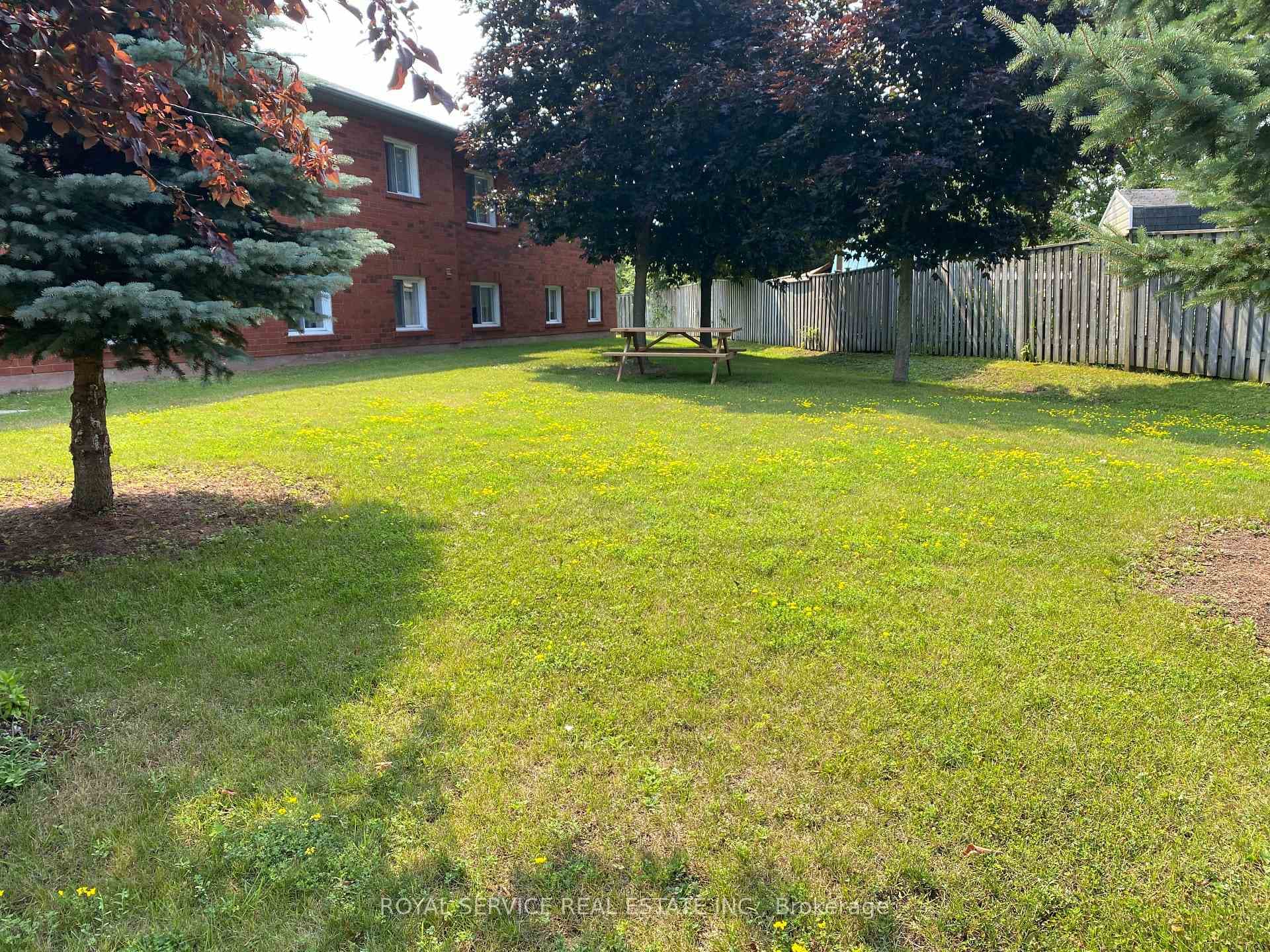 209A Sutherland Crescent Unit 104 photo 6