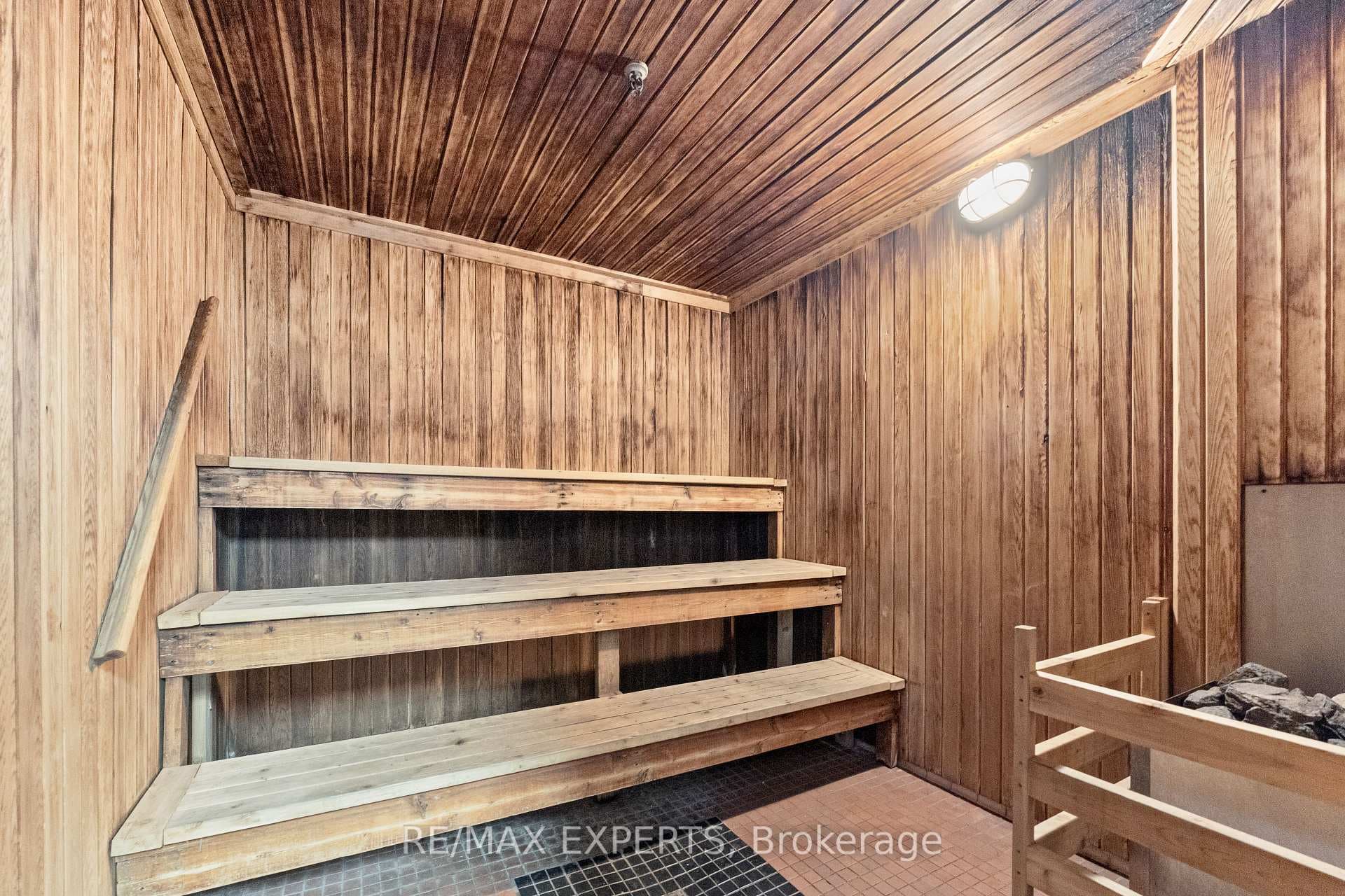 8111 Yonge Street Unit 607 photo 26
